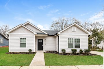 106 S ELM ST GASTONIA, NC 28052